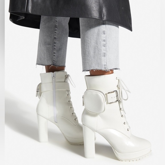 NEW Shoe Dazzle Block Heel White Lace Up Lug Sole Ankle Bootie with Pouch - Picture 1 of 5
